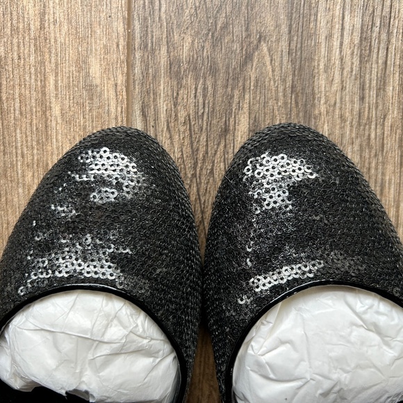 Chanel Black Sequin Sparkle CC Pumps | 38 - Picture 3 of 16